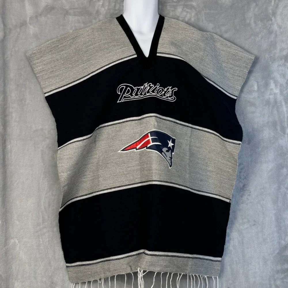 NFL New England Patriots Poncho Mens One Size Navy Grey Striped Fringe Serape